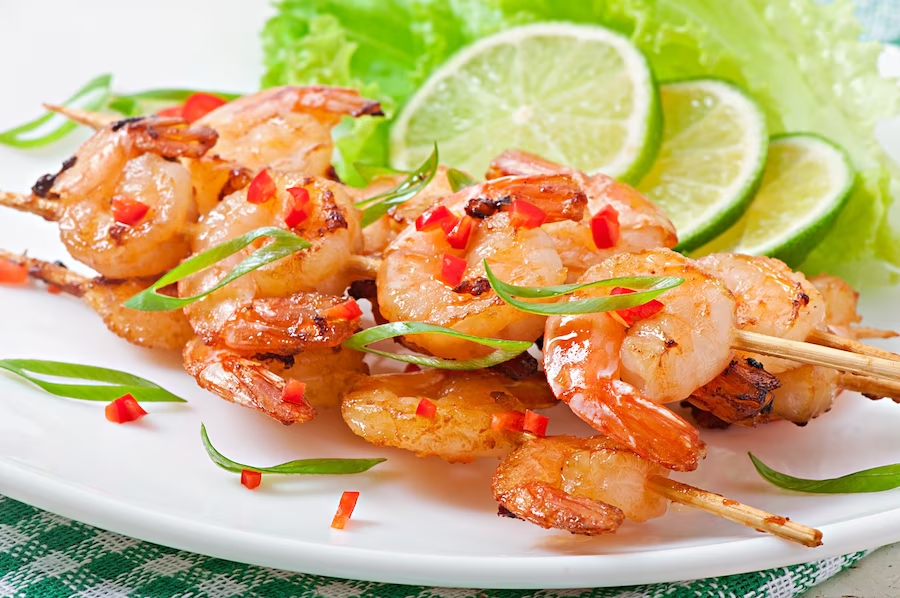 Grilled shrimp skewer with side lemons